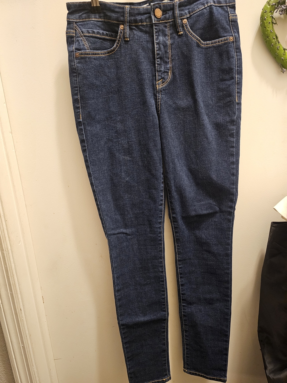 Seven7 Dark Wash Skinny Jeans Size 4 EUC